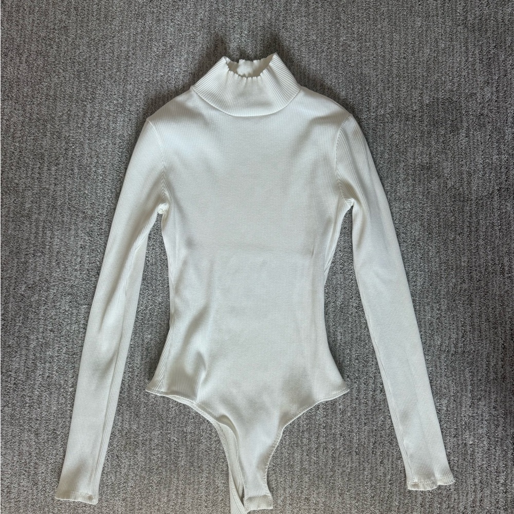 Lulu’s White Ribbed Turtleneck Bodysuit